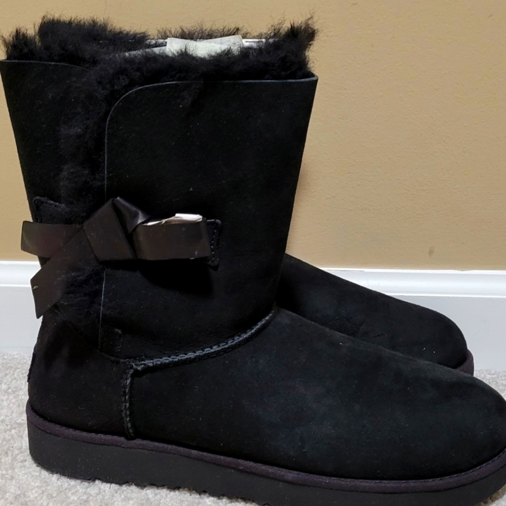 Womens sz.9 UGG short boots